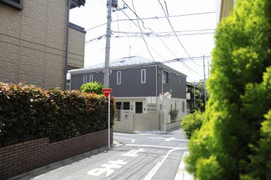 Çin 'de küçük bir şehir, tipik sokak manzarası. 