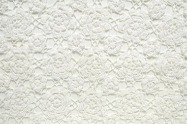 Tığ işi masa örtüsünün beyaz görünümünü kapat