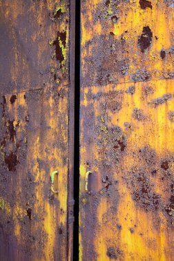 Çizik ve çatlaklarla metal doku