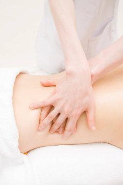 Masaj yaptıran kadının yakın görüntüsü