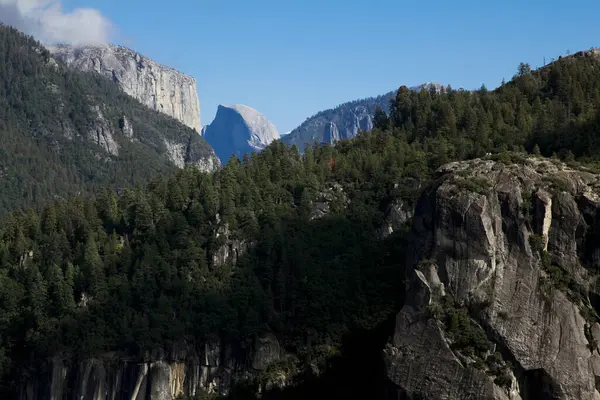 Beautiful Landscape Mountains Forests Valley Yosemite National Park California United — Stock Photo, Image