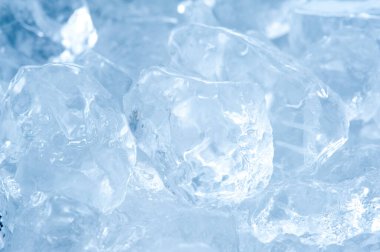 Buz kristalleri kapanıyor.