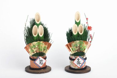 Beyaz arkaplanda Japon Yeni Yıl Dekorasyonu