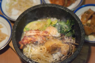 Lokantada nefis Japon eriştelerinden yakın çekim.