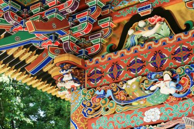 Güzel antik Japon tapınağının manzaralı görüntüsü.