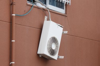 Klima duvara monte edildi, kapatın.