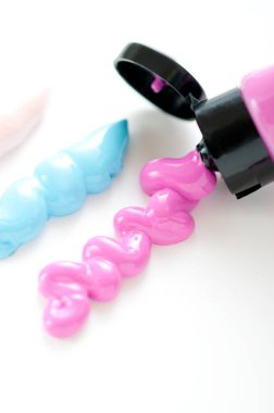 Renkli kremler görüntüyü kapat 