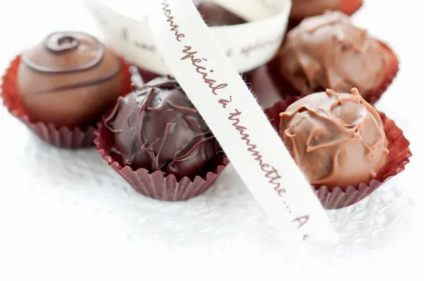 Chocolate Candies Bow Background Close — Stock Photo, Image