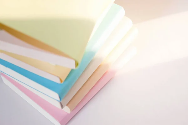 Renkli Kapaklarla Kitapları Kapat — Stok fotoğraf