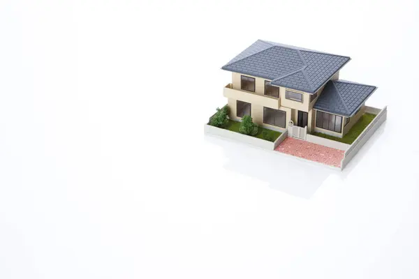 Mały Model Domu Białym Tle Koncepcja Hipoteki — Zdjęcie stockowe