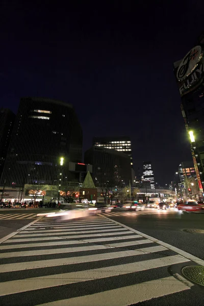 Modern şehir gece görüntüsü 