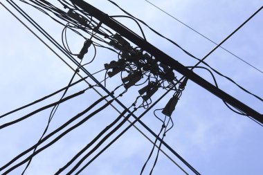 yüksek voltaj güç hatları