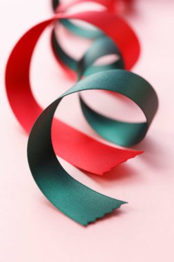 Serpentine kurdelelerini kapatın.