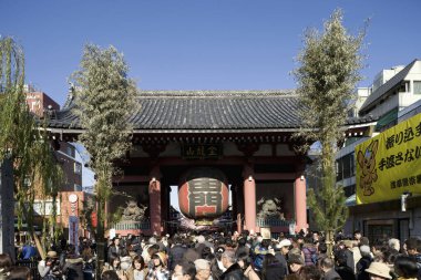 Asakusa Kaminarimon 'da yeni yıl.