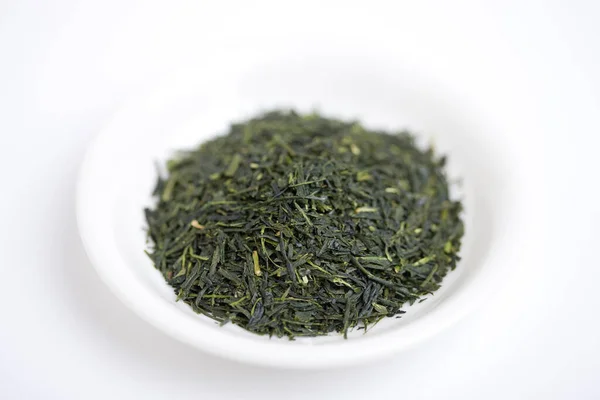 Trockene Grüne Teeblätter Auf Weißem Hintergrund — Stockfoto