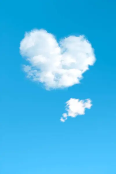 Nube Forma Corazón Sobre Fondo Cielo Azul —  Fotos de Stock