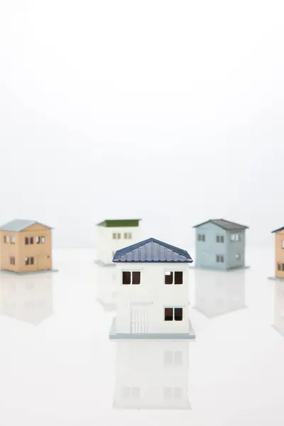 Malé Modely Domů Bílém Pozadí Hypoteční Koncept — Stock fotografie