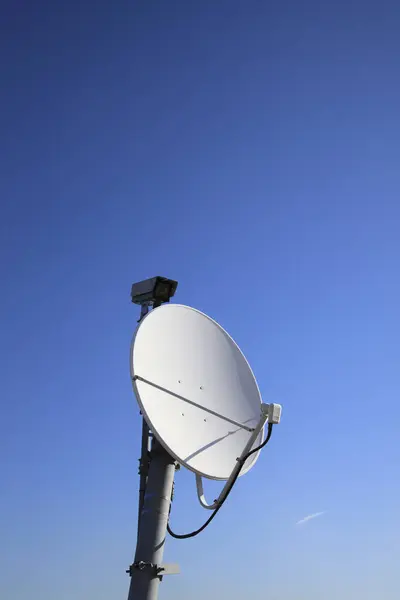 Satellite Dish Antenna Blue Sky Background —  Fotos de Stock