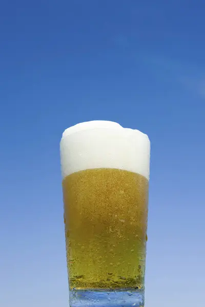 Пиво Пеной Фоне — стоковое фото