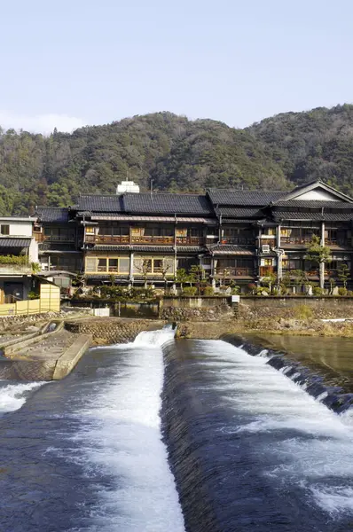 Casa Japonesa Com Rio Fundo — Fotografia de Stock