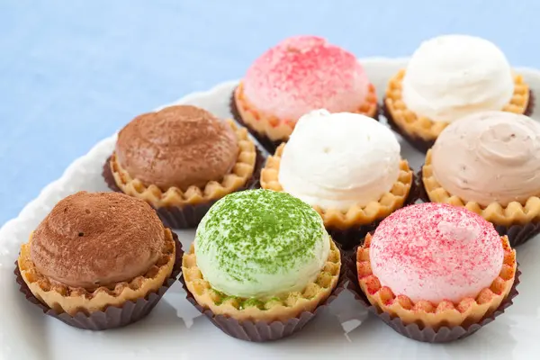 Grupo Cupcakes Colores Con Crema Plato —  Fotos de Stock