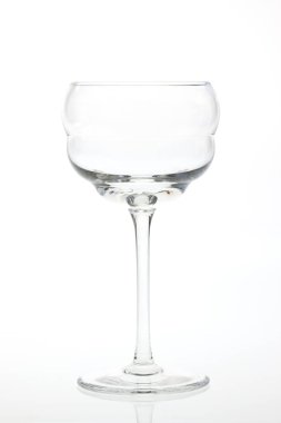 Beyaz arka plan üzerinde izole boş şeffaf cam