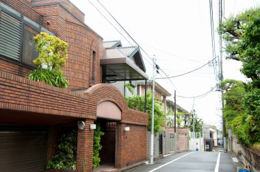 Çin 'de küçük bir şehir, tipik sokak manzarası. 