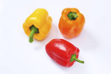 Renkli dolmalık biberleri kapat.