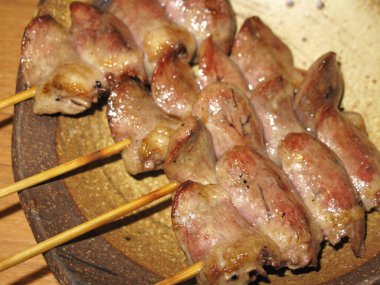 Şişte ızgara ızgaranın yakın plan görüntüsü.            