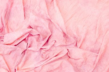 Pembe buruşuk kumaş dokusu. Soyut arkaplan. Metnin için boş alan