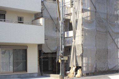 Gündüz şehir sitesindeki tamamlanmamış bina tribünleri