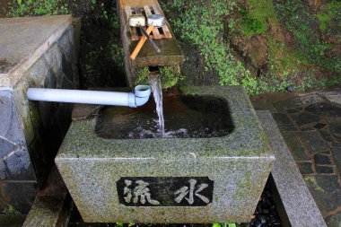 Japonya 'daki Japon çeşmesi arka planda, kapatın.