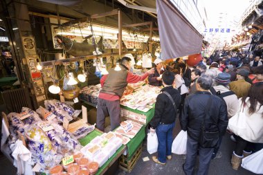 Tokyo, Japonya 'daki Ameyoko Alışveriş Bölgesi