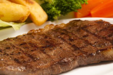 Sebzeli biftek ve soslu arka plan, kapat.