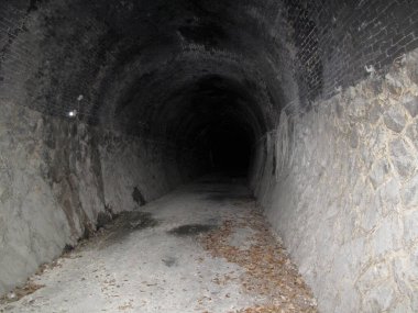 Antik kalenin tüneli