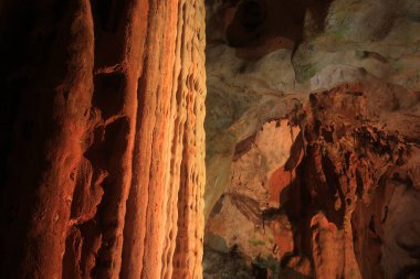 Japon mağarasında güzel doğal oluşumlar