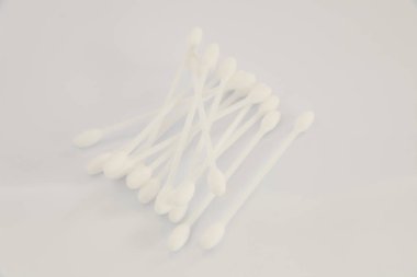 Beyaz arkaplanda pamuk örnekleri