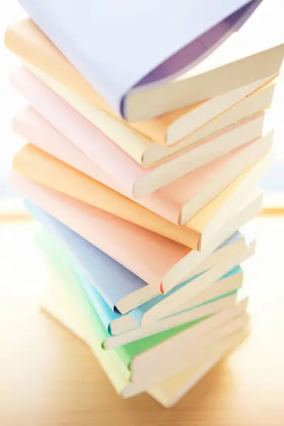 Zbliżenie Książek Kolorowe Okładki — Zdjęcie stockowe
