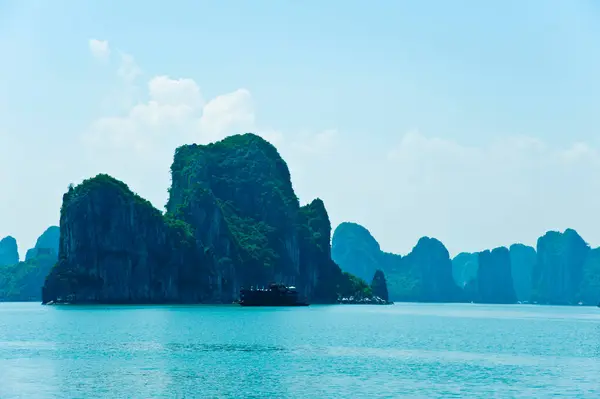 Vue Panoramique Île Rocheuse Halong Bay Vietnam Asie Sud Est — Photo