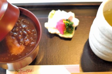 Lezzetli Asya yemeklerinin yakın çekim görüntüsü