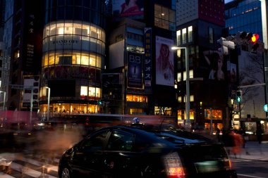 modern şehir geceleri aydınlık 