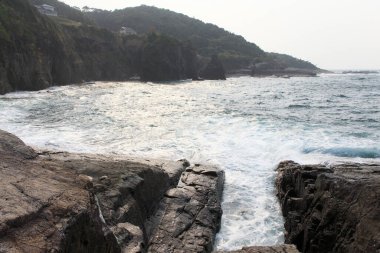 Güzel deniz manzarası ve kumsal.