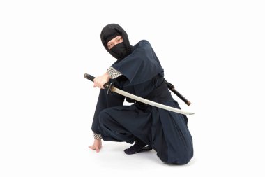 Kimono giyen Asyalı erkek samurayın portresi. 