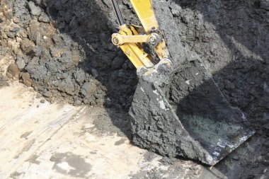 İş görüşünde sanayi kazıcısı