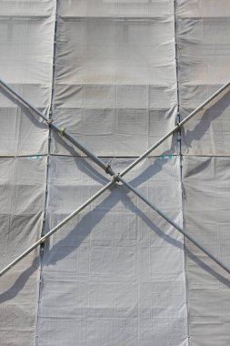 Yenileme çalışmaları sırasında bina dış yapısını kapsayan yapı