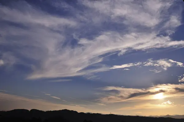 Gündüz Vakti Mavi Gökyüzünde Beyaz Bulutlar — Stok fotoğraf