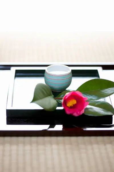 Çay Seremonisi Için Çiçekli Güzel Bir Masa — Stok fotoğraf