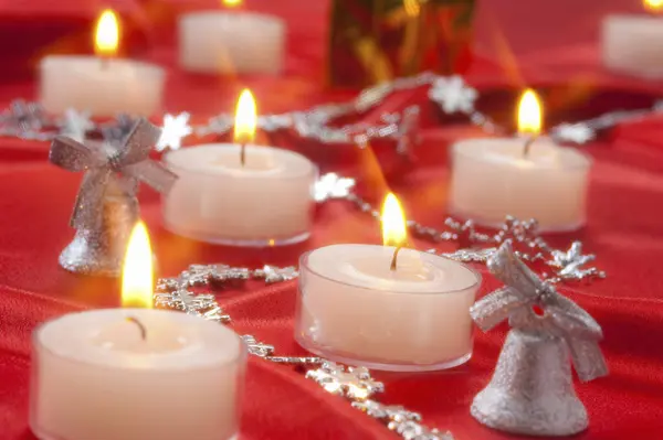 Queimando Velas Vermelho Decoração Natal Mesa — Fotografia de Stock