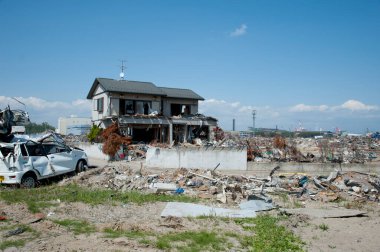 11 Mart 2011 'de Japonya' da meydana gelen Büyük Tohoku depremi ve tsunamisinin sonuçları.