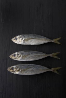 Masada taze balık var. Kapatın.